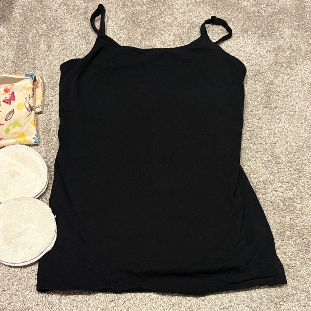 Gilligan & O’Malley women’s Nursing top & Kindred Bravely nursing pads medium
